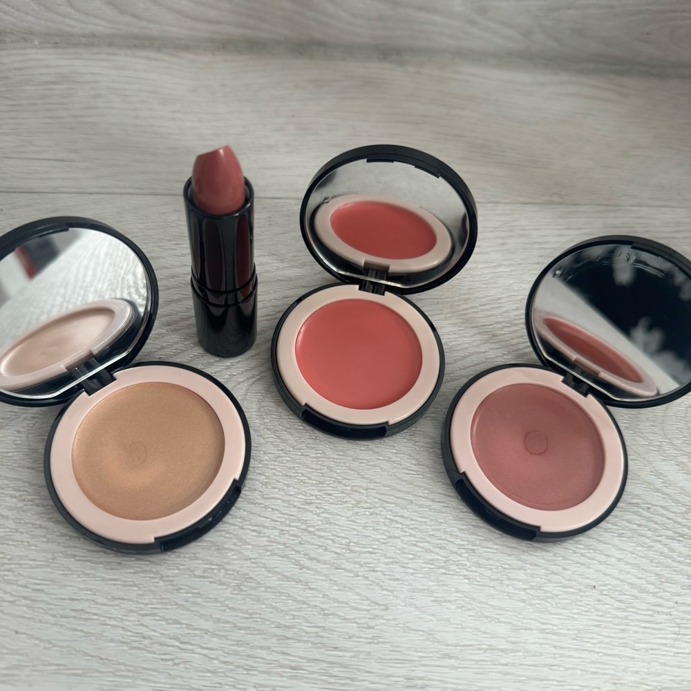 Doll 10 Hydragel Blush /Multi-Tasking Blush & Highlight Souffle/H2Glo & Lipstick